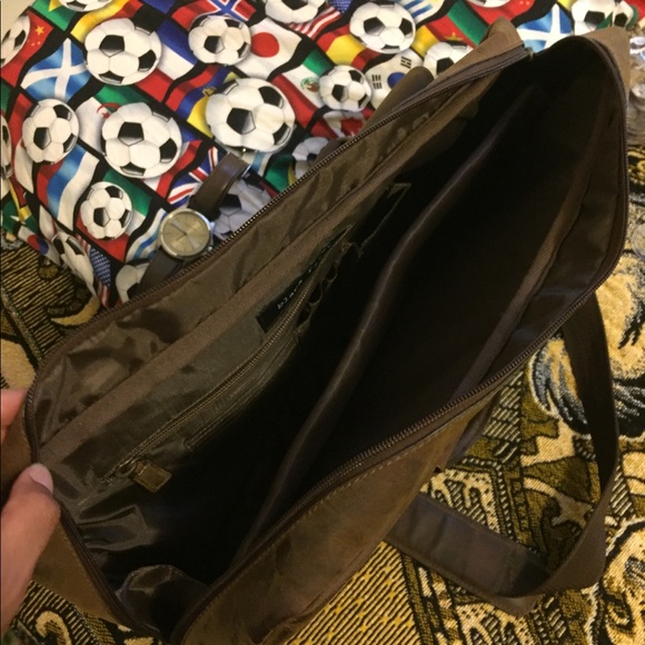 Wilson Leather Leather Messenger Bag - Picture 4 of 4